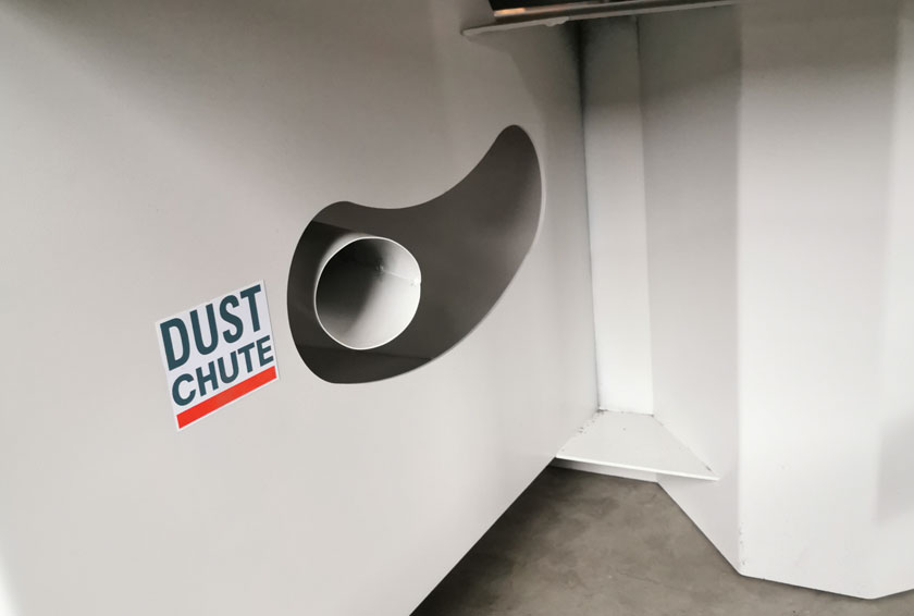 Dust removal tank